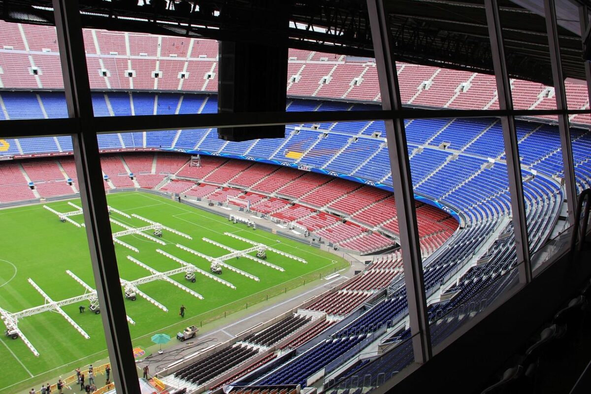 Ausblick über Ränge des Fußballstadions Camp Nou in Barcelona, Spanien