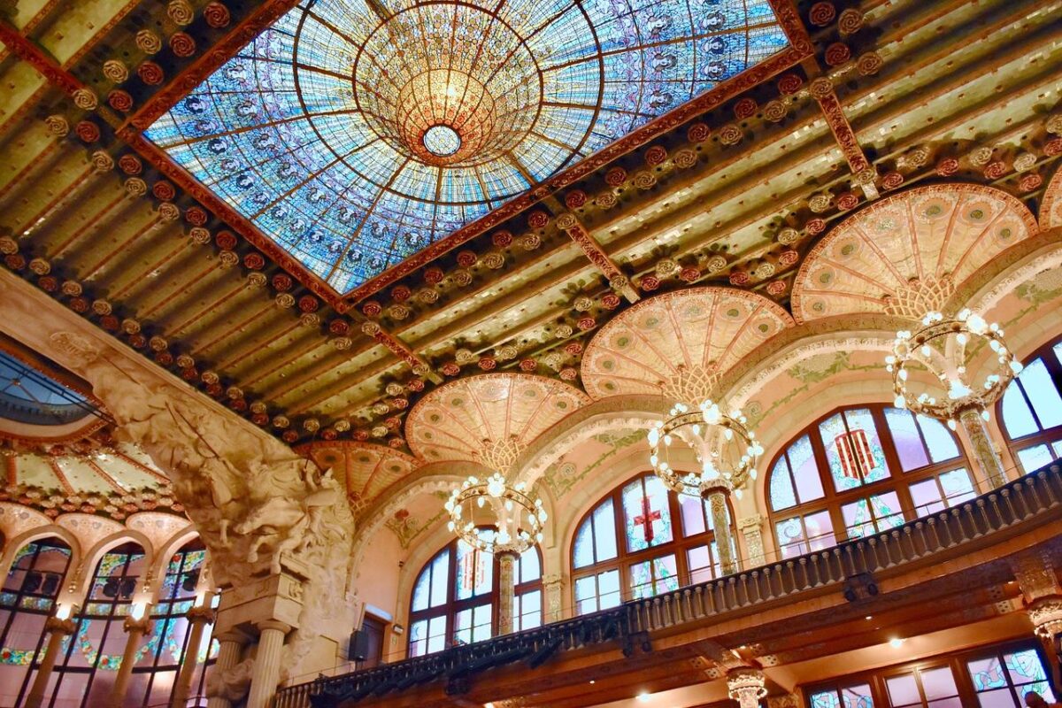 Dach von Innen des Palau de la Música Catalana in Barcelona, Spanien