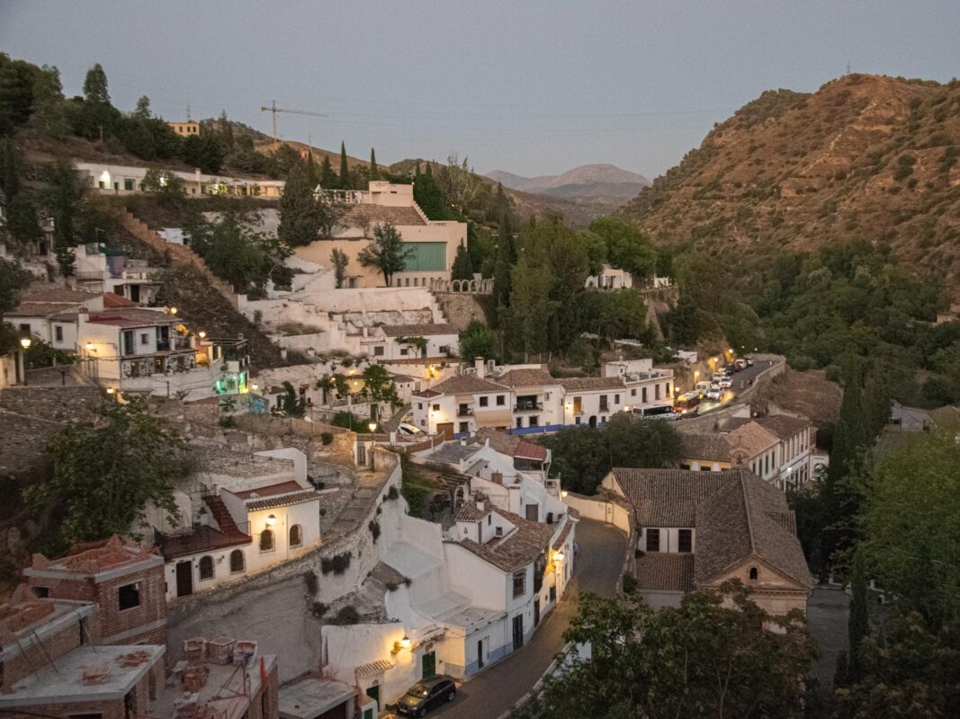 Abendblick auf das Viertel Sacromonte in Granada