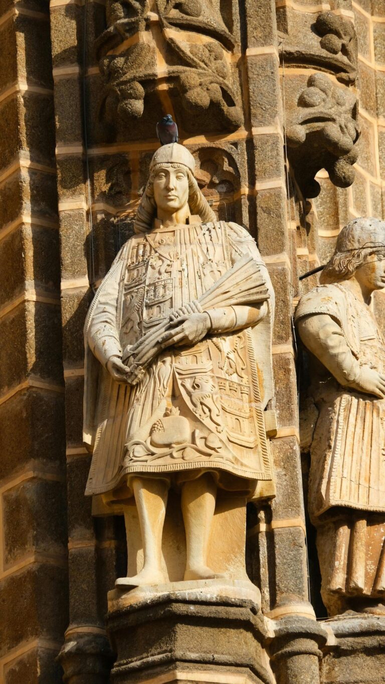 Figur an Fassade des Kloster San Juan in Toledo