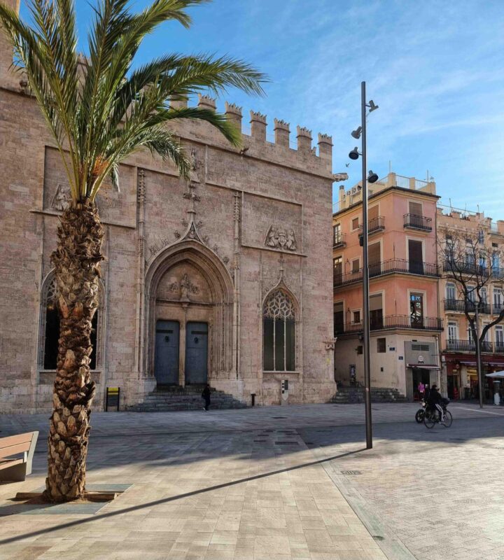 Außenansicht von der Lonja de la Seda in Valencia, Spanien.
